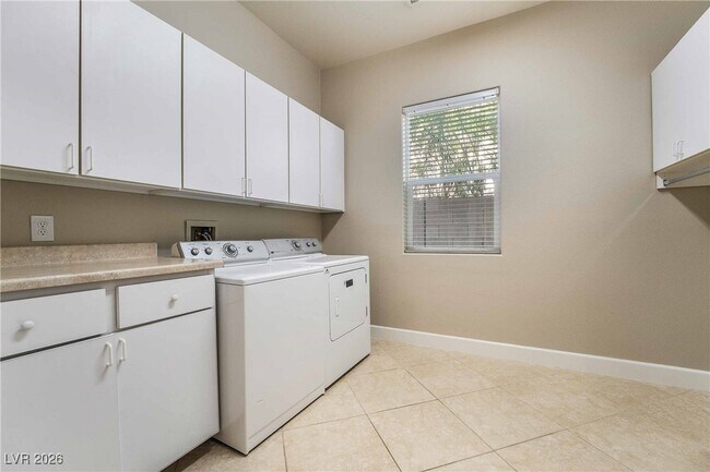 Photo - 2475 Blackcraig St