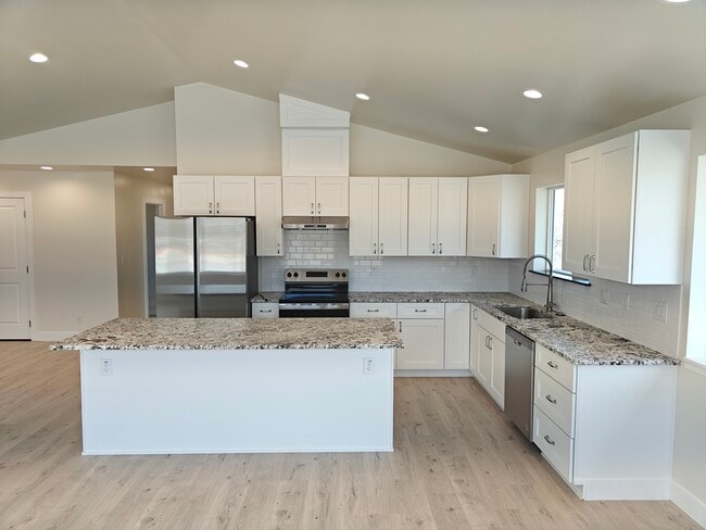 Cocina - 6662 S Highland Dr Unidad B