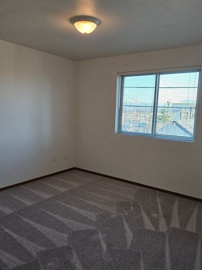 3213 Oaks Avenue Apartment For Rent in Everett, WA