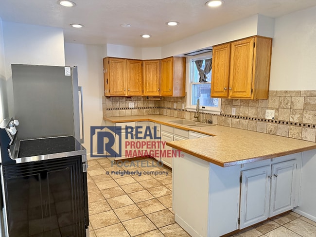 Photo - 3 bed 2 bath house - 1 car garage - PET FRIENDLY