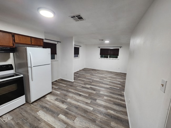 Photo - 5900 S Sunset Ave