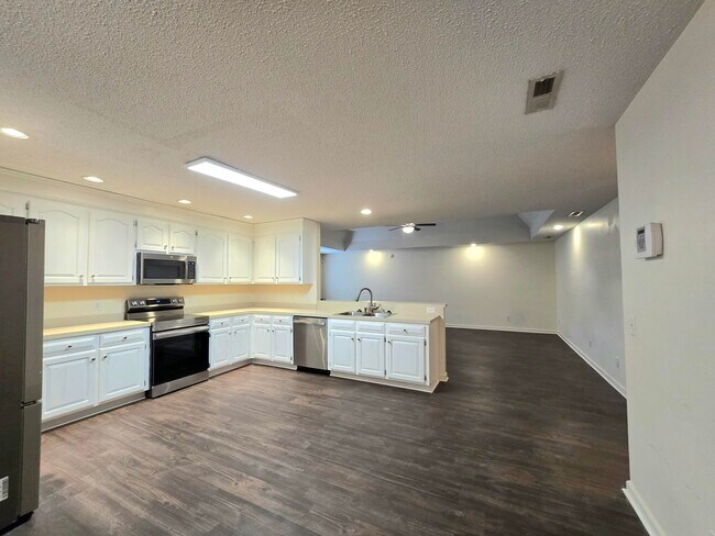 Photo - 3682 Beacon Dr