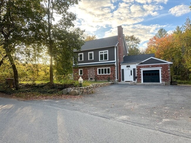 Photo - 125 Maple St