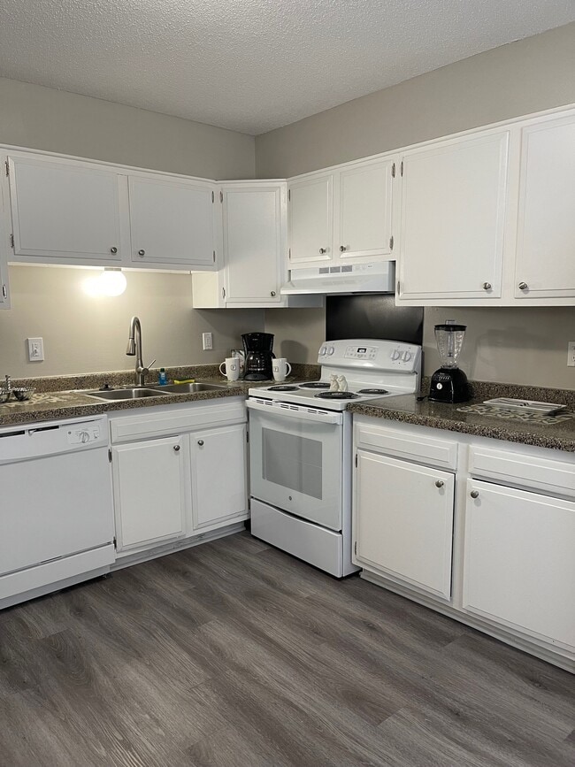 Photo - Faronia Square