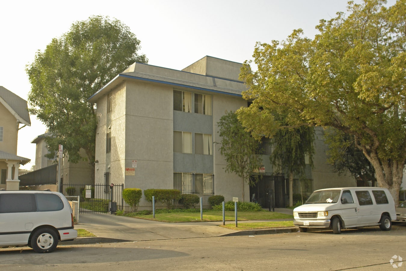Photo - 1823 S St Andrews Pl Apartments