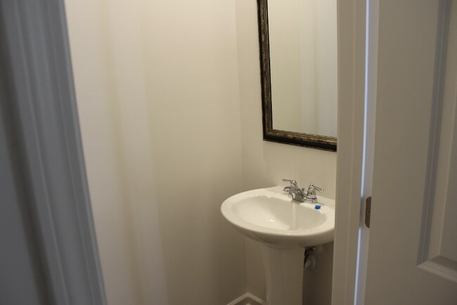 Photo - 145 Red Maple Wy