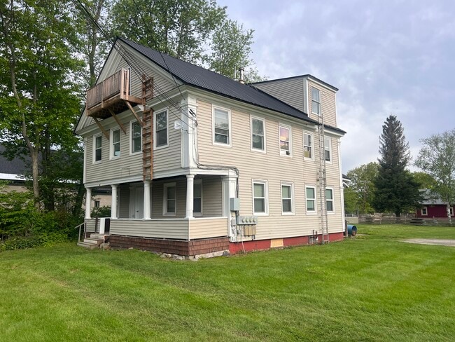Photo - 40 Railroad St Apartments Unit 1