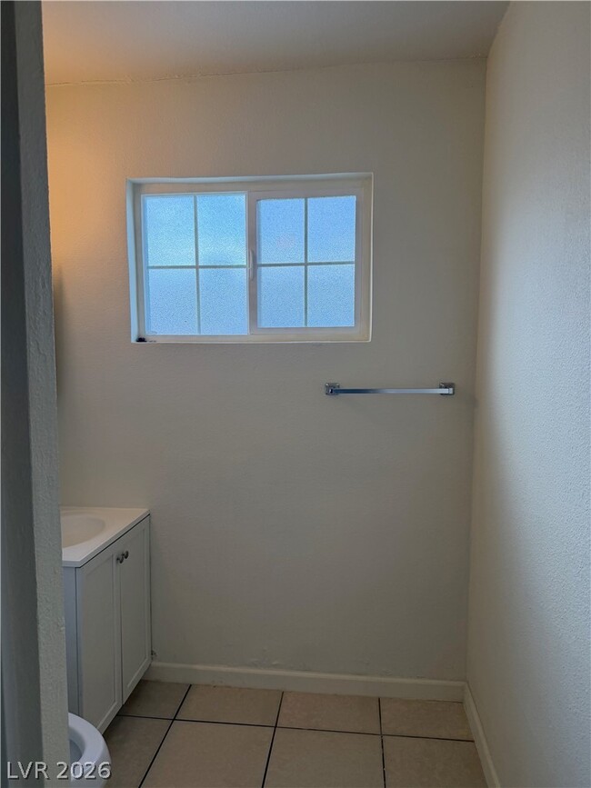 Photo - 640 6th St Unit b