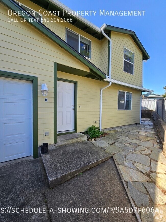 Building Photo - 1135 SE Oar Ave Rental