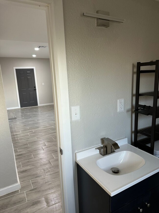 Photo - 101 N Seville Dr