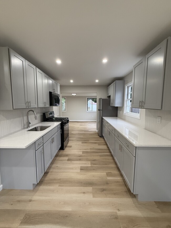 Building Photo - 150 Riggins Blvd Rental