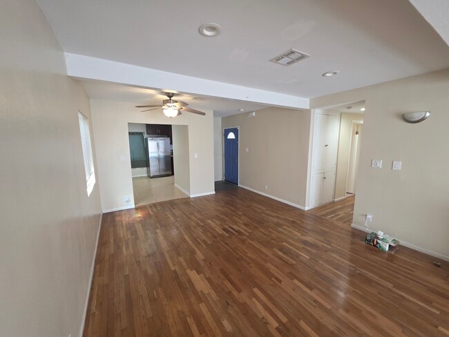 Photo - 15360 Saticoy St