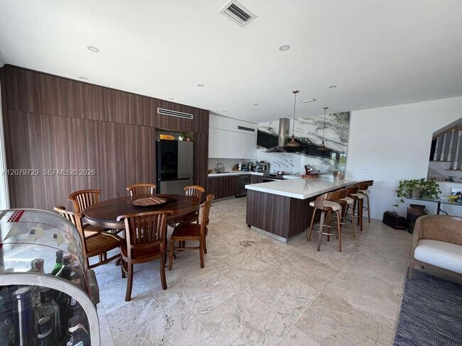 8031 NE Bayshore Ct