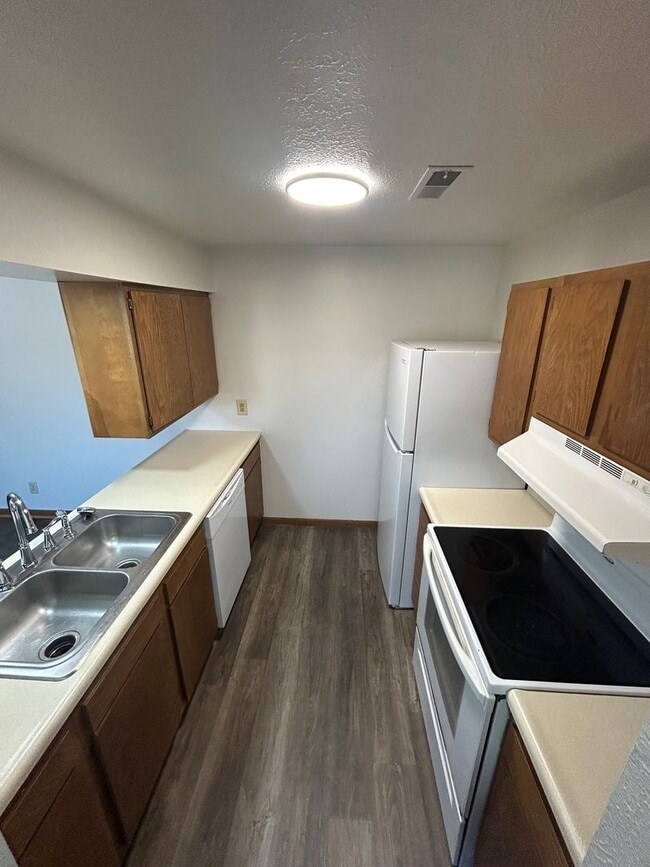 Photo - 2 bedroom 1 bath ground floor apartment Unit 16