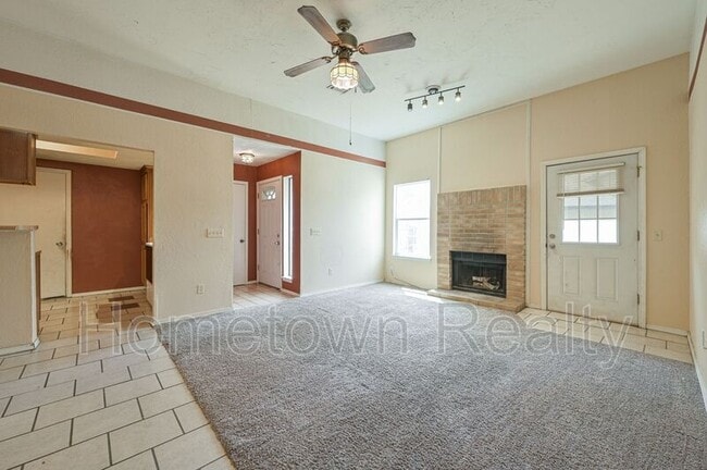 Photo - 2000 Twisted Oak Cir