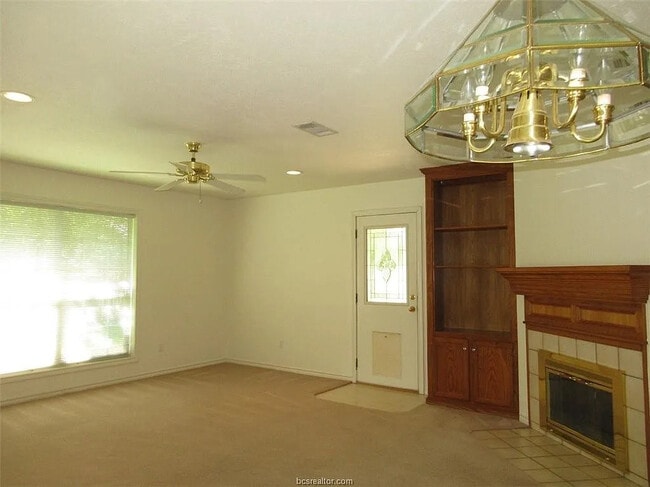 Photo - 704 Aster Dr