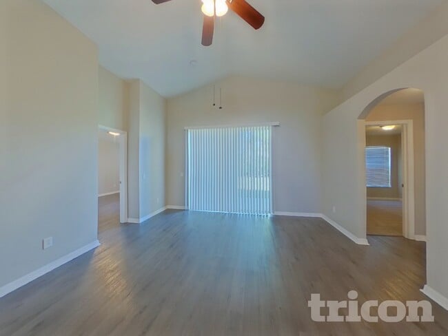 Photo - 31153 Whinsenton Dr