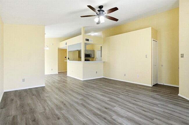 Photo - 134 London Ln