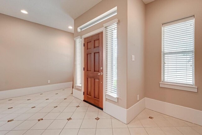 Photo - 1215 Wentworth St