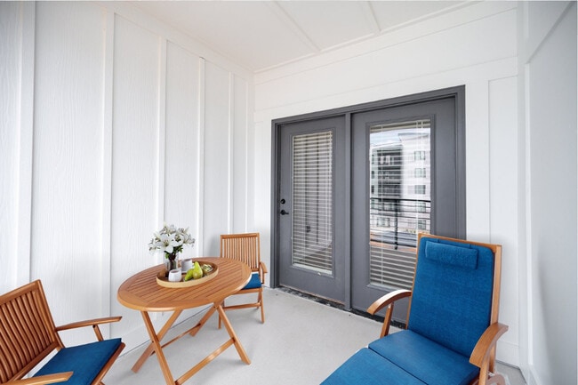 2BR, 1BA - 983SF
