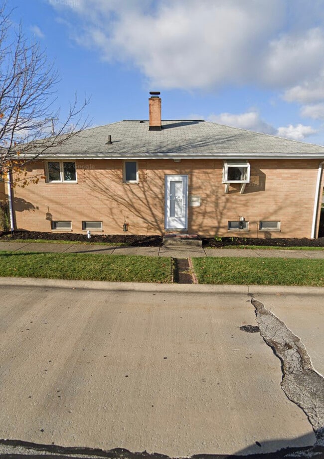 Photo - 3303 Wellington Ave
