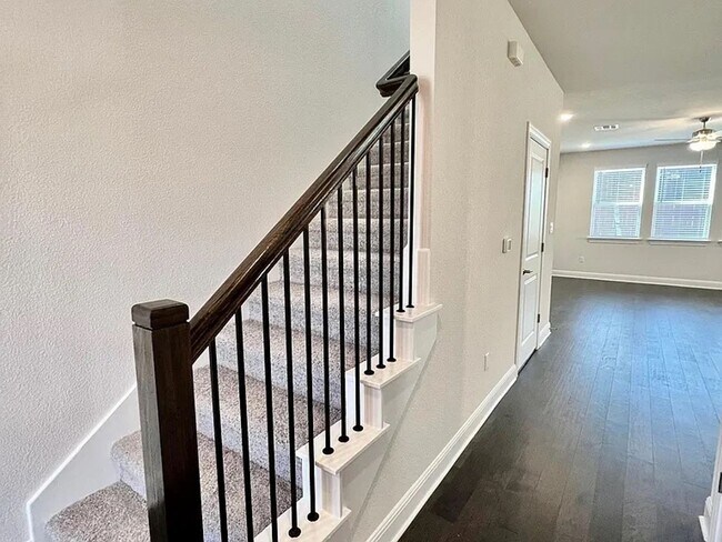 Photo - Open Concept Family Dream Home!