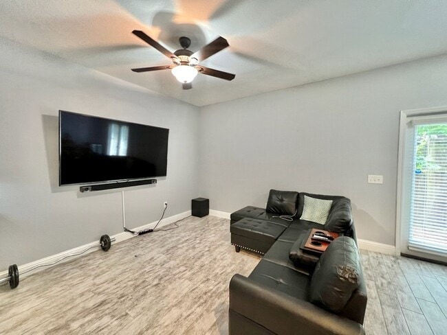 Photo - 2100 Pomegranate Ct