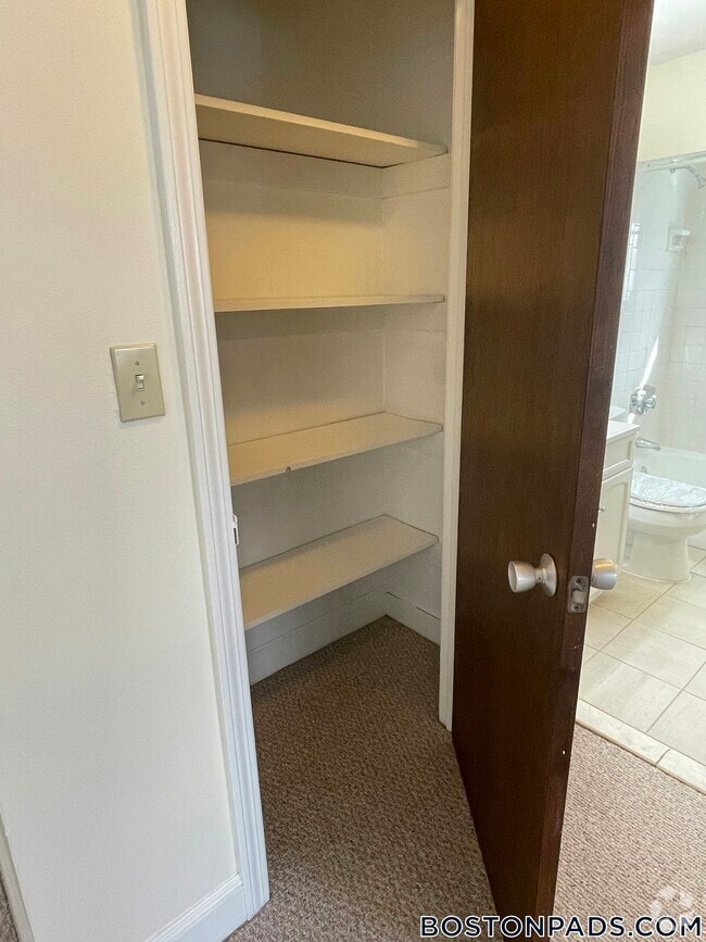 Building Photo - 2 Brattle Dr Rental
