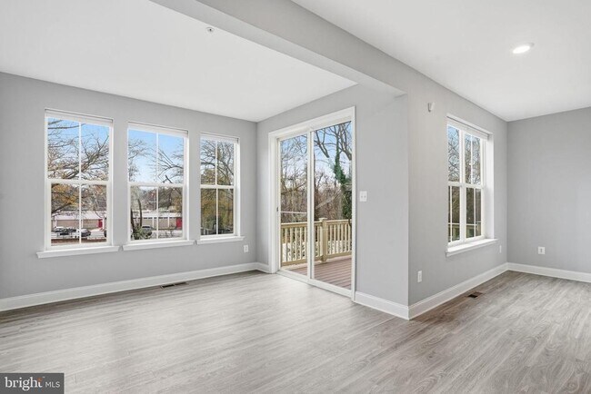 Photo - 16368 Fife Wy