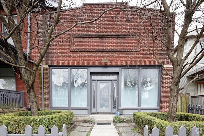 Building Photo - 1145 Summit St Rental