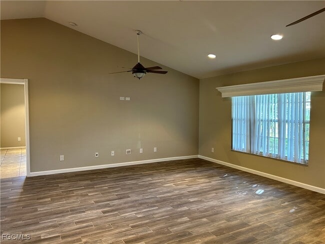 Photo - 717 SE 10th Ave