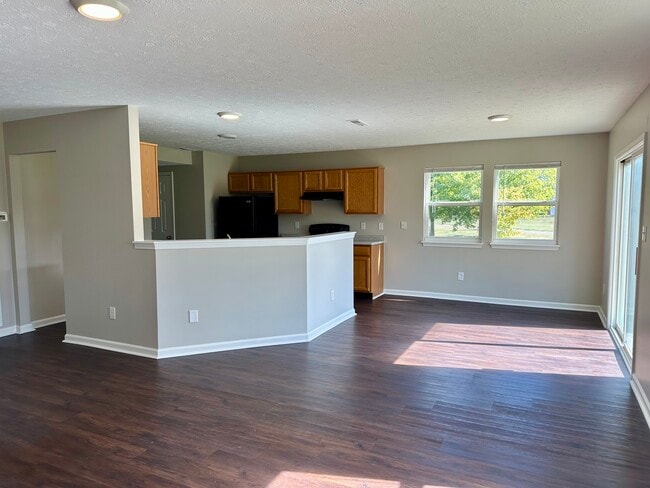 Photo - 663 Vernon Pl