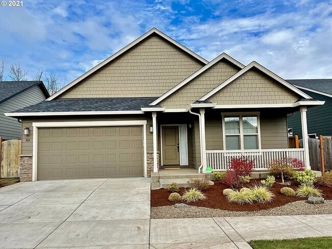 Building Photo - Newer, single level home with double garage