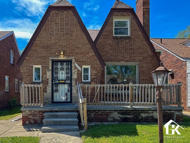 Photo - 18461 Washburn St Unit 18461 Washburn Ave - Lower