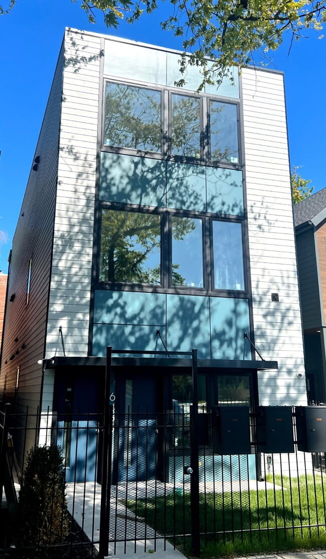Building Photo - 6455 S St Lawrence Ave Unit 1E