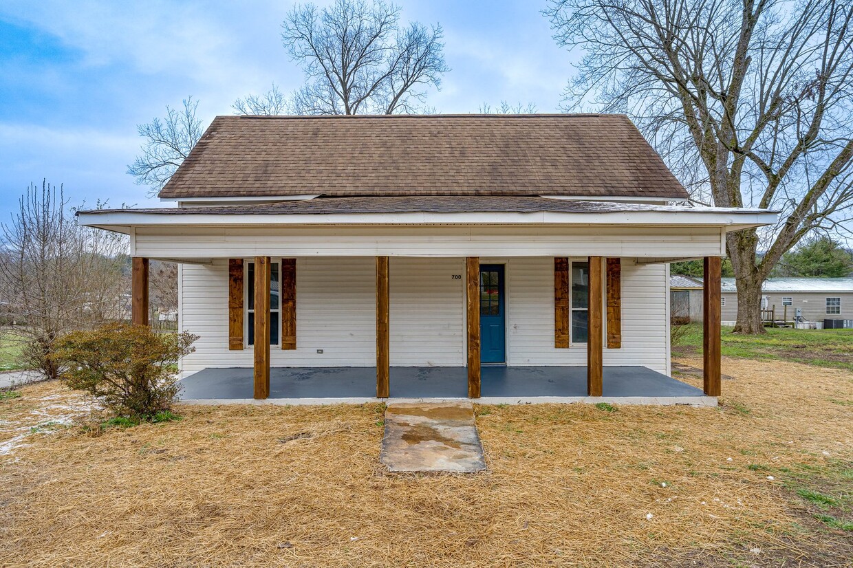 Photo - 700 S Main St (Whitwell, TN)