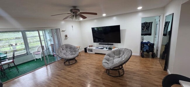Photo - 725 Lori Dr Unit 204