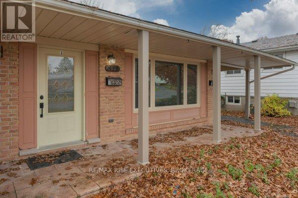 Photo - 811 Overlea Ct Unité 1