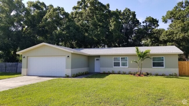 Building Photo - 3 Bedroom 2 Bath Home in Pinellas Park
