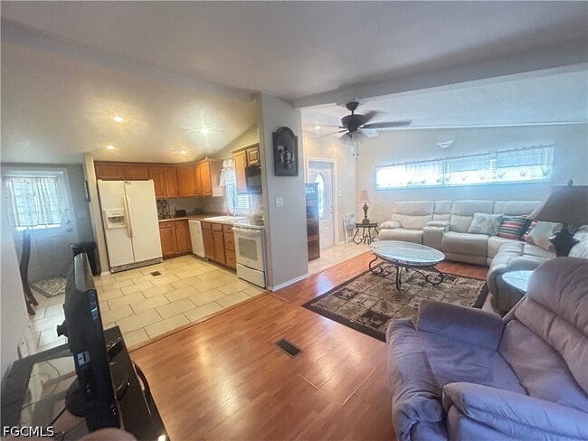 Photo - 611 Sunset Ln
