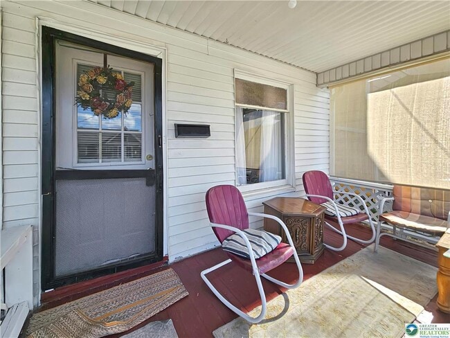 Photo - 287 S Main St