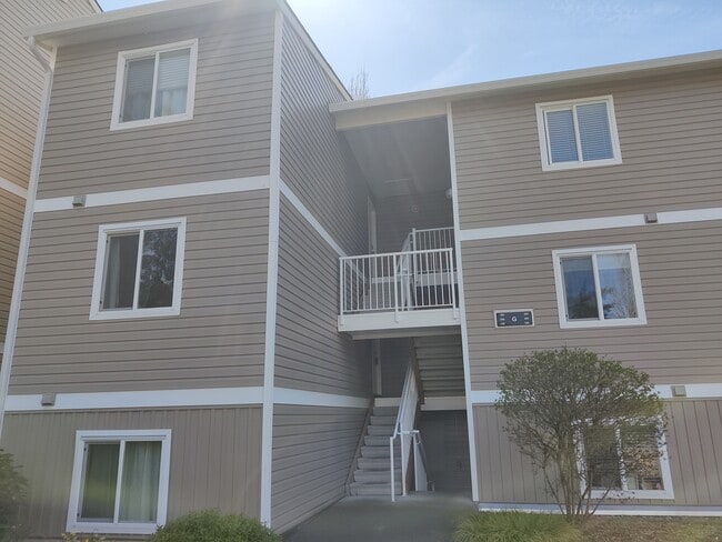 Building Photo - 12429 NE 130th Ct Unit G206