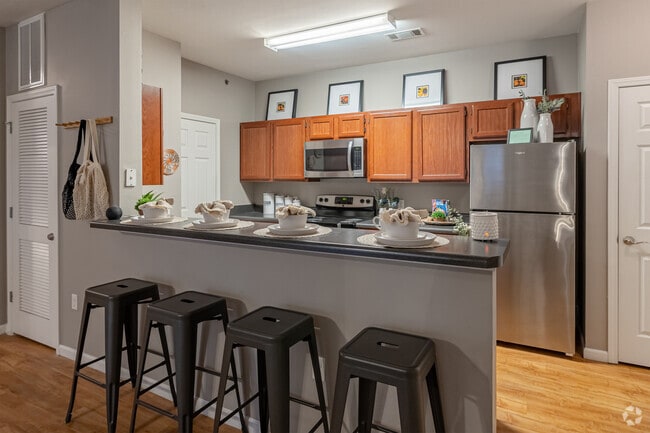 4BR, 4BA - 1,348SF - Kitchen - Hill Place Apartments