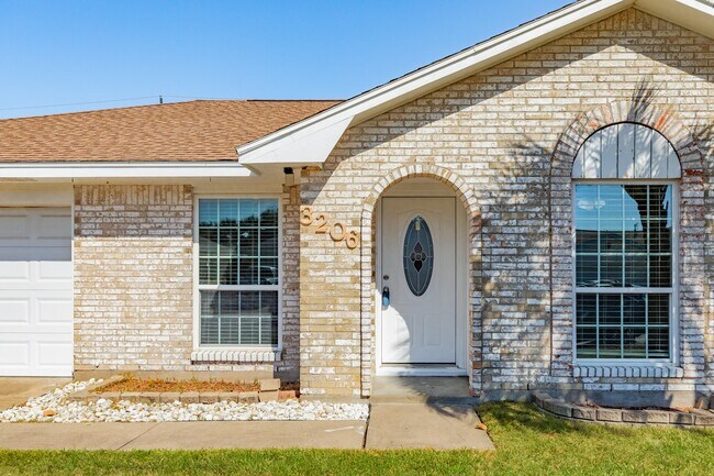 Photo - 3206 Pine St