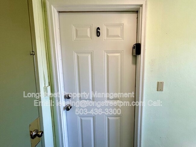 Photo - 772 SW Broadway Dr