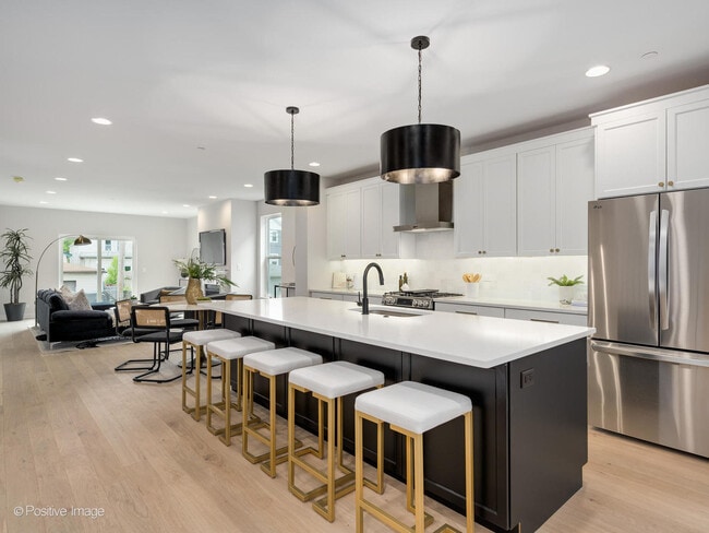 Photo - 1631 N Lawndale Ave Unit 1N