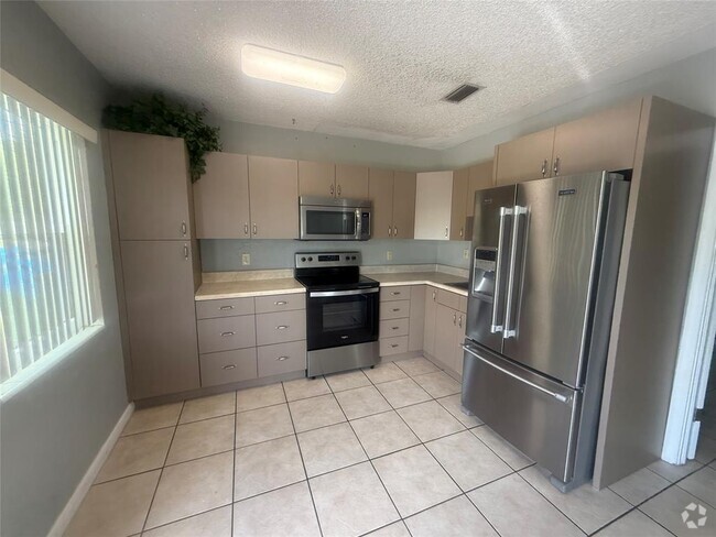 Building Photo - 1980 SW 28th Ave Rental