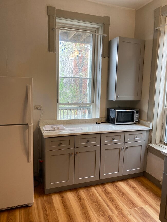 Photo - 1924 W Division St Unit 2