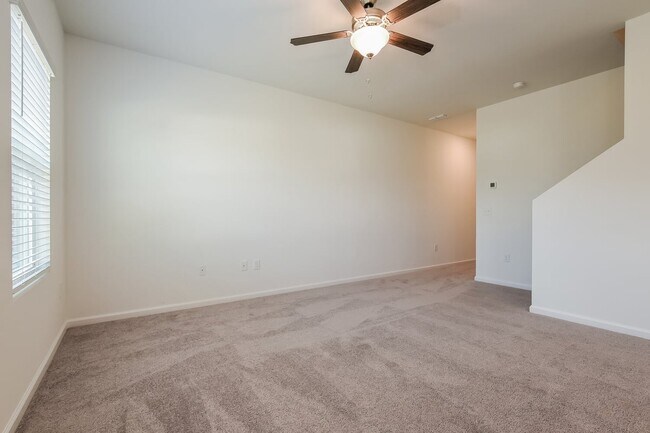 Photo - 2042 Hemingway Cir