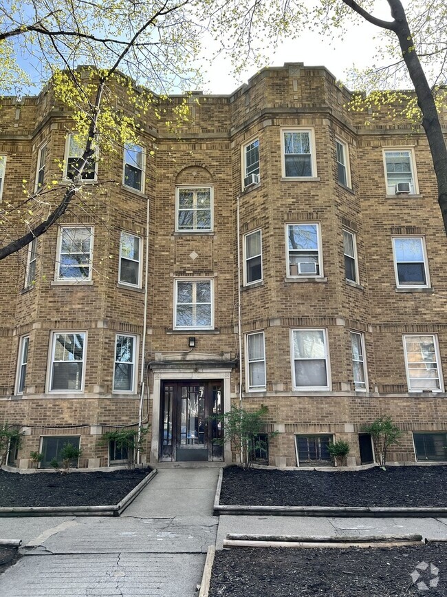 Building Photo - 3701 N Hoyne Ave Rental